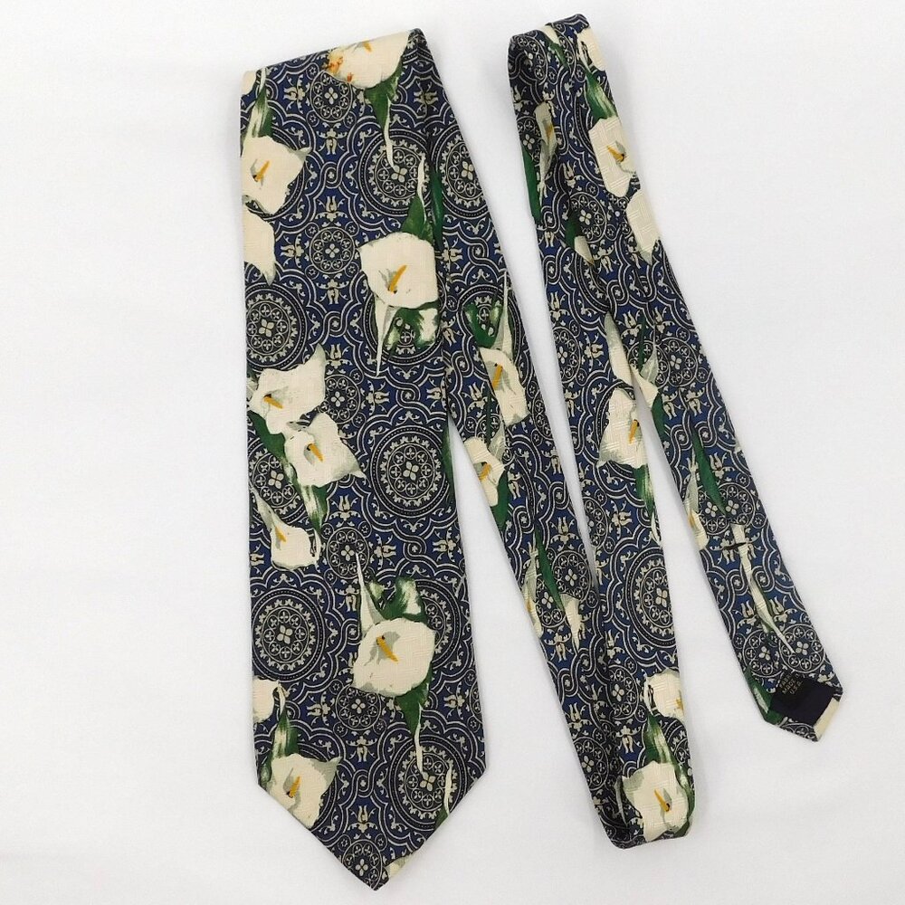 Vintage Mens Made in Italy Structure 100% Silk Navy Blue & White Lily Floral Tie